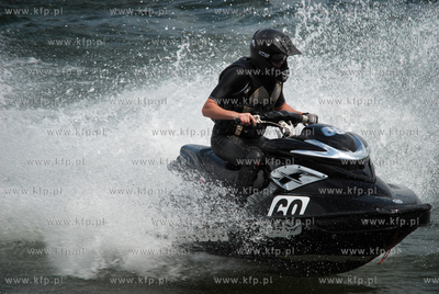 Mistrzostwa Polski Skuterow Wodnych przy molo w Brzeznie...