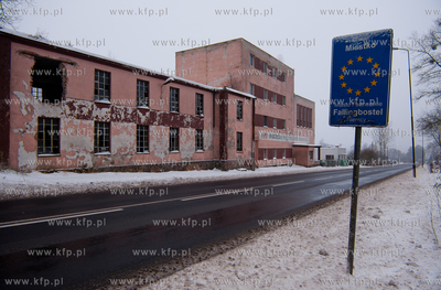 Miastko. Opustoszaly, zdewastowany budynek nieistniejacej...