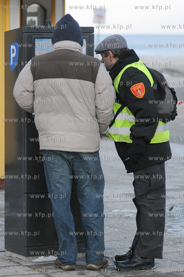 Strefa platnego parkowania przy plazy miejskiej w Gdyni....