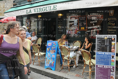 Montmartre - historyczna dzielnica Paryza polozona...