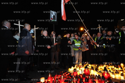 Warszawa. Pol roku po katastrofie w Smolensku pod Palacem...