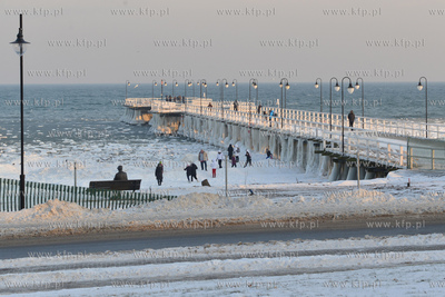 Gdynia Orlowo w zimowej szacie. Oblodzone filary orlowskiego...