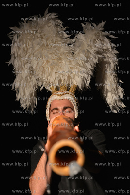 Proba przedtawienie This is not a love song, czyli...