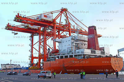 Nowe suwnice dla Baltyckiego Terminalu Kontenerowego...