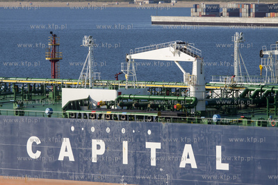 Irański supertankowiec M/T Atlantas wpływa do Naftoportu...