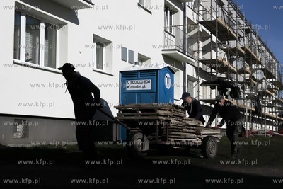 Remont bloku przy ulicy Niepodległości w Pruszczu...