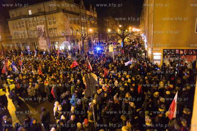 Gdańsk. Przemarsz konduktu żałobnego z trumną zamordowanego...