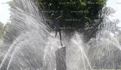Fontanna na Placu Wybickiego w Gdansku Wrzeszczu.
4.07.2009
fot....