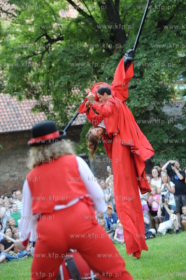 XIII edycja Festiwalu Teatrow Ulicznych FETA. Parada...