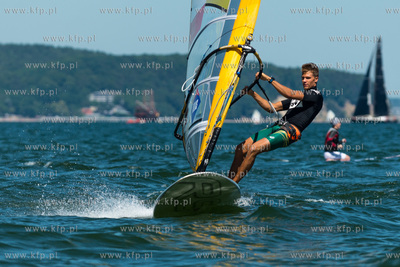 Plaza w Sopocie, przy Sopockim Klubie Zeglarskim. Briefing...