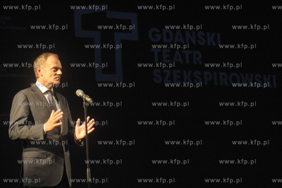 Otwarcie Teatru Szekspirowskiego w Gdansku.Byly premier,...