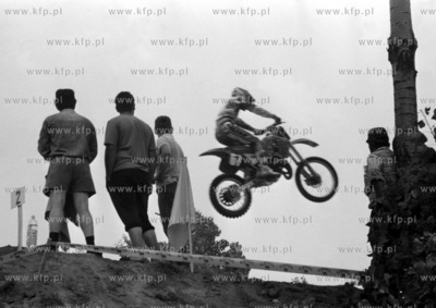 Zawody motocrossowe w Gdyni Kolibkach. 1.07.1992 3lipiec92_m.kosycarz_p30...
