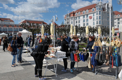 Sopot. Molo Fest przy sopockim molo. Strefa wystawcow....