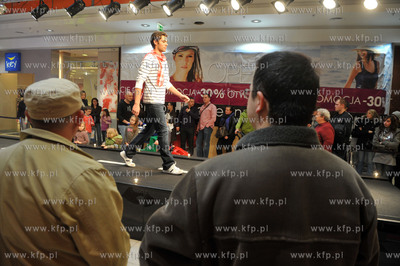 Pokaz mody w centrum handlowym Galeria Bałtycka w...