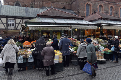 Świąteczne zakupy na Hali Targowej w Gdańsku. Zewnętrzne...