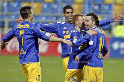 Gdynia. Ćwierćfinał Pucharu Polski w piłce nożnej...