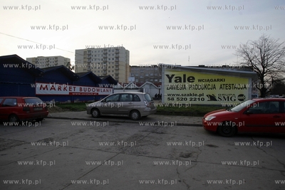 Pawilony handlowe przy ul. Mikolaja Reja w Gdansku.
27.11.2013
fot....