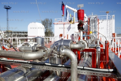 Stocznia Gdansk. Uroczystosc chrztu statku SYN ANTARES....