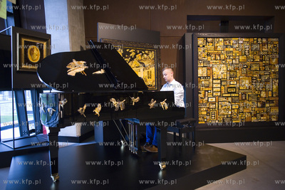 Europejskie Centrum Solidarności. Wystawa prac bursztynnika...