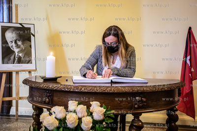 Nowy Ratusz w Gdańsku. Księga kondolencyjna pamięci...