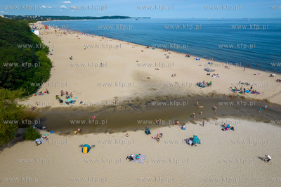 Wakacje w Gdańsku. Plaża w okolicy molo ujścia Potoku...