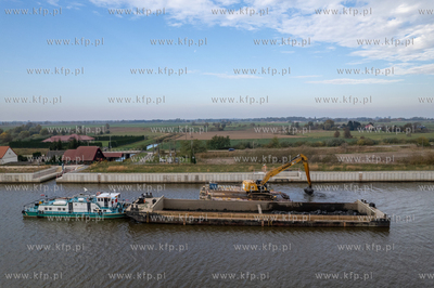 Pogłębianie toru wodnego do portu Elbląg między...