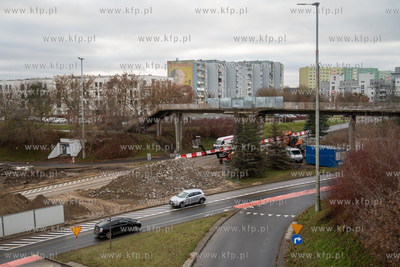 Zaspa. Rozbiórka kładki nad al. Rzeczypospolitej...