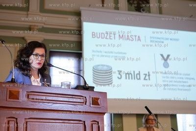 XII sesja Rady Miasta Gdańska. Nz. Aleksandra Dulkieicz...