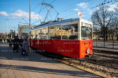Zabytkowy tramwaj dla pań z okazji ich święta. 8.03.2020...