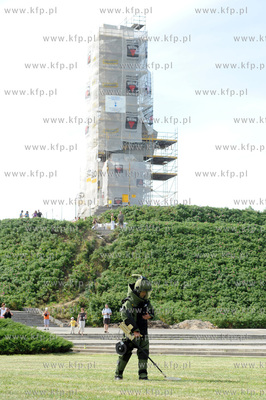 Westerplatte, Gdansk. Saperzy Marynarki Wojennej poszukuja...