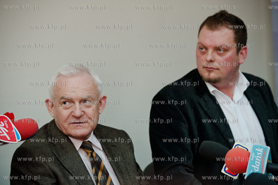 Gdynia. Konferencja prasowa Przewodniczacego Rady Krajowej...