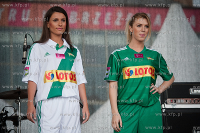 Gdansk. Scena na Targu Weglowym. Prezentacja druzyny...