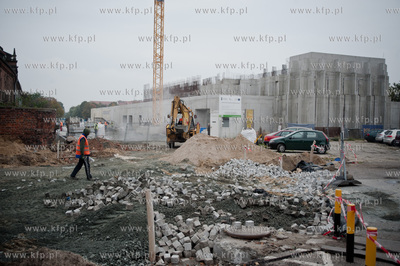 Gdansk. Wymiana kostki brukowej na skrzyzowaniu ulic...