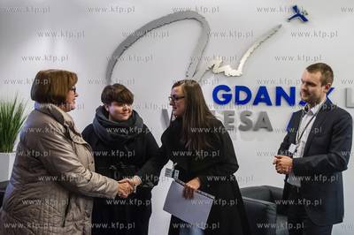 Linia Lotnicza Ryanair oraz Port Lotniczy Gdansk in....