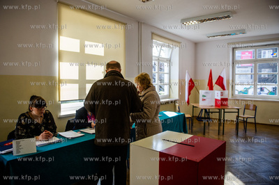 Gdansk. Obwodowa Komisja ds. Wyborow do Rady Dzielnicy...