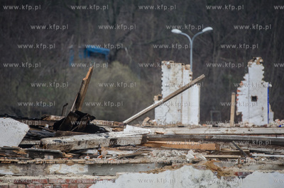 Gdansk. Rozbiorka budynkow znajdujacych sie przy skrzyzowaniu...