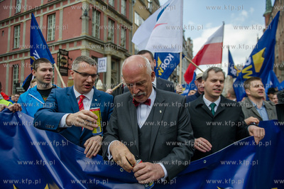 Gdansk. Manifestacja przeciwko podatkowi PIT, zorganizowana...