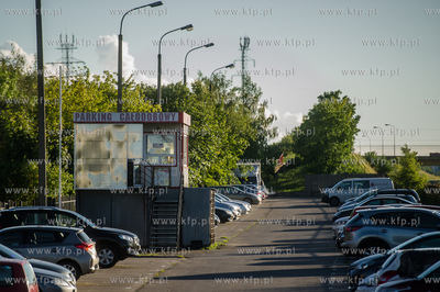 Gdańsk. Chełm. Osiedlowy parking strzeżony.
20.07.2016
fot....