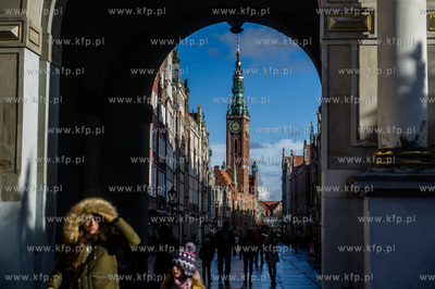Gdańsk. Widok na wieże Ratusza Głownego Miasta.
22.02.2017
fot....