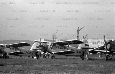 Samoloty AN-2 Aeroklubu Gdanskiego na terenie dawnego...