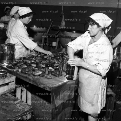 Linia produkcyjna w Zakładach Przetwórstwa Owocowo-Warzywnego...