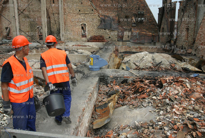 Poczatek remontu kosciola sw. Katarzyny. Pierwszym...