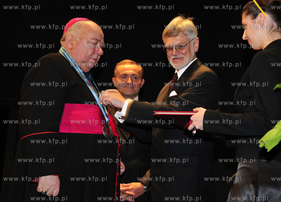 Biskup Jan Bernard Szlaga zostal honorowym obywatelem...