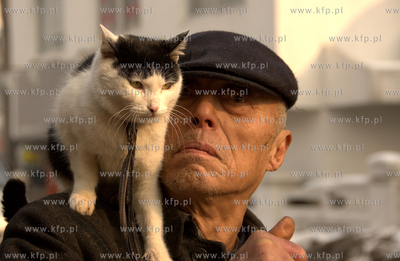 Chiny, Suzhou. Nz. Chinczyk i jego kicia. 06.02.2008...