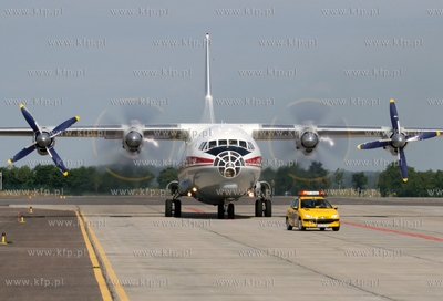 Gdansk, Rebiechowo. Nz. Antonov An-12BP linii Meridian...