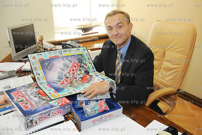 Gdynia znalazla sie na planszy gry MONOPOLY. Nz. Wojciech...