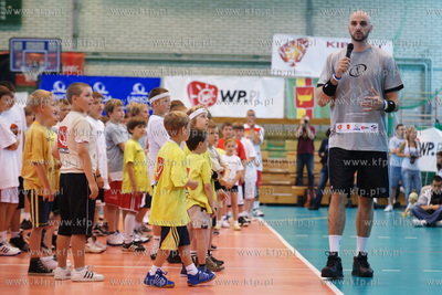 Gdansk. Hala sportowa przy ul. Kolobrzeskiej. Koszykarz,...