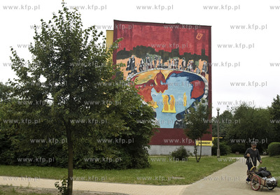 Ozdobne murale na blokach S.M. Zaspa. Nz. ul. Skarzynskiego...