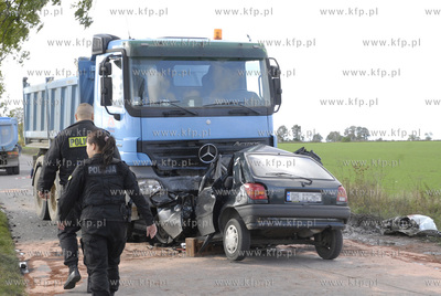 Losino pod Slupskiem. Fiesta zderzyla sie czolowo z...