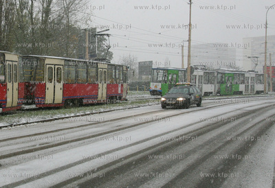 Szczecin. Z powodu obfitych opadow sniegu wstrzymano...